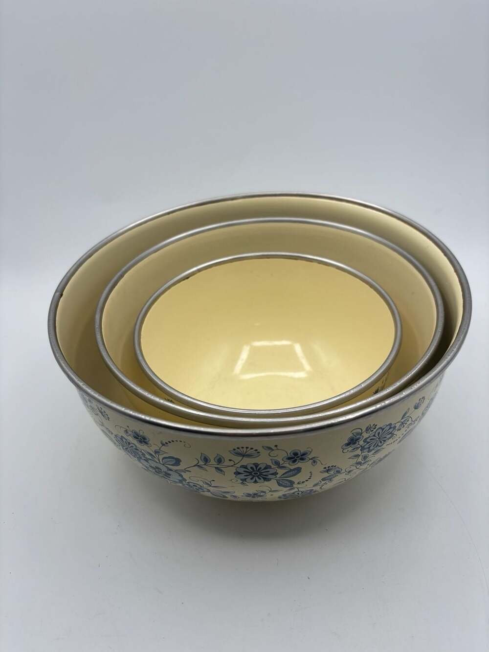 Vintage Floral Blue and Cream Enamelware Nesting Mixing Bowl Set